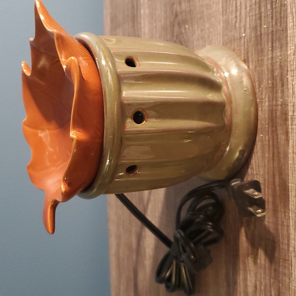 Full Size Scentsy Warmer - AUTUMN LEAF